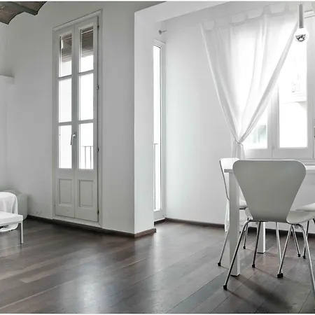 Barceloneta Suites Apartments Market-2
